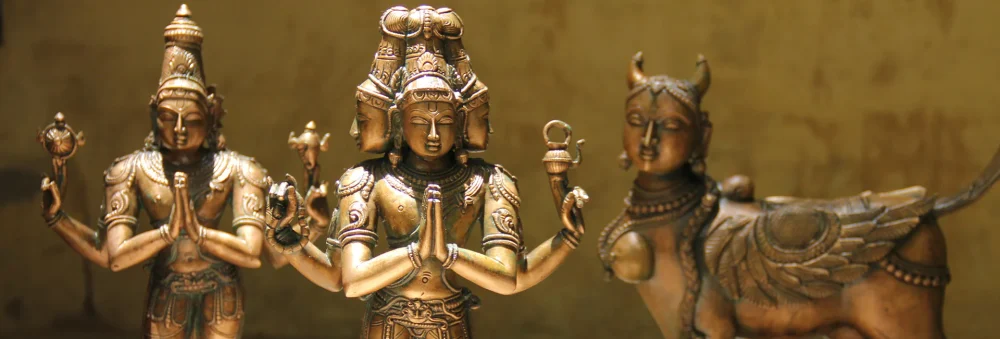 What are the main types of sculpture in art